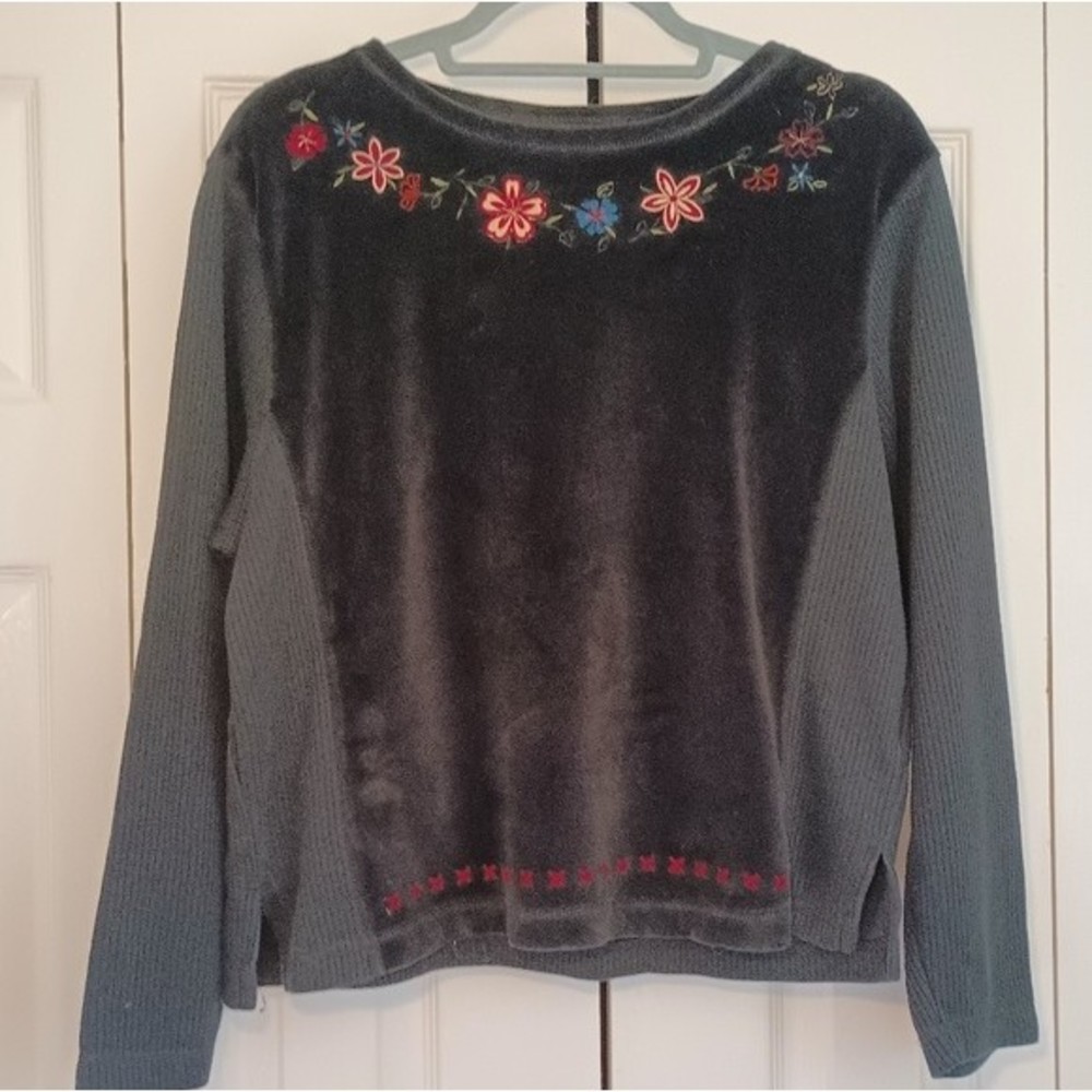 Y2K Erika Semi Crop Velvet and Rib Knit Embroidered top Size PL